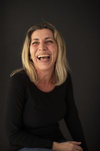 conchi candal paciente de implantes dentales