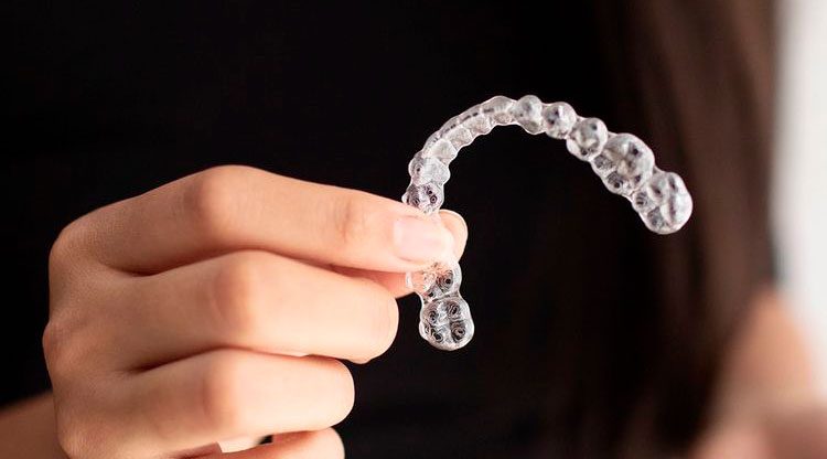 tratamiento-ortodoncia-invisalign-mataro